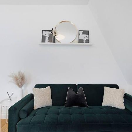 Roomy One Bed Loft Apartment บิชอป สตอร์ทฟอร์ด ภายนอก รูปภาพ