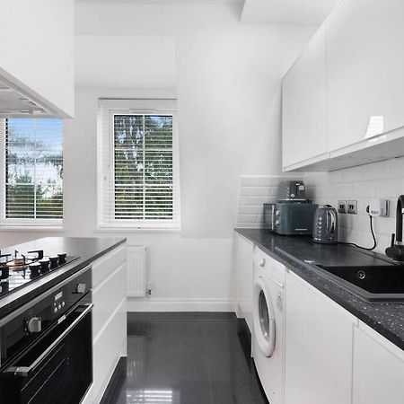 Roomy One Bed Loft Apartment บิชอป สตอร์ทฟอร์ด ภายนอก รูปภาพ