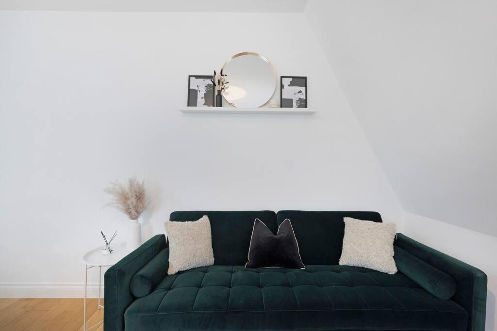Roomy One Bed Loft Apartment บิชอป สตอร์ทฟอร์ด ภายนอก รูปภาพ